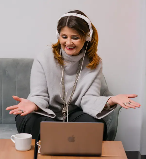 Konsultantka podczas rozmowy online